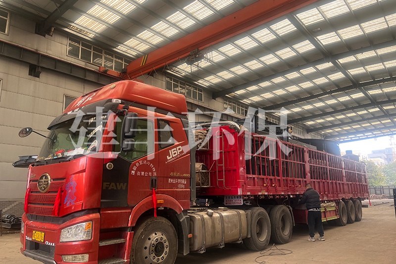 搭載智能溫控系統(tǒng)：新一代有機(jī)肥發(fā)酵罐批量發(fā)往全國(guó)多地